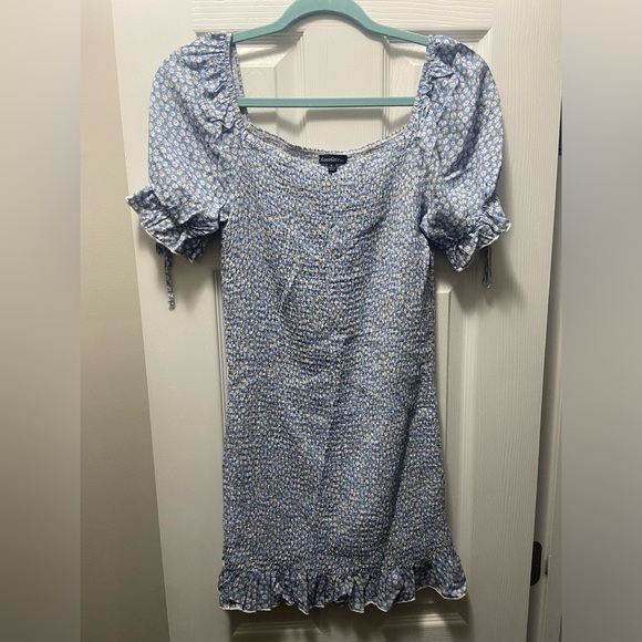 Light blue floral smocked short sleeve maternity dress - Picture 5 of 6